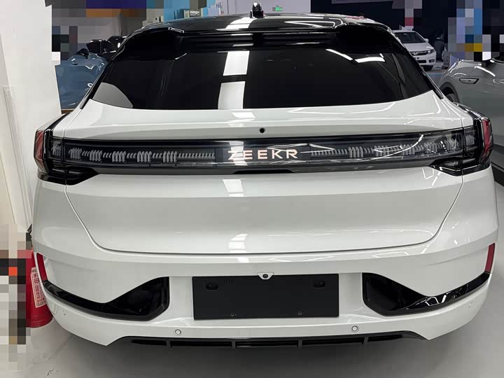 Фото 3 - Zeekr 001