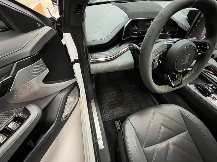 Фото 7 - Zeekr 001