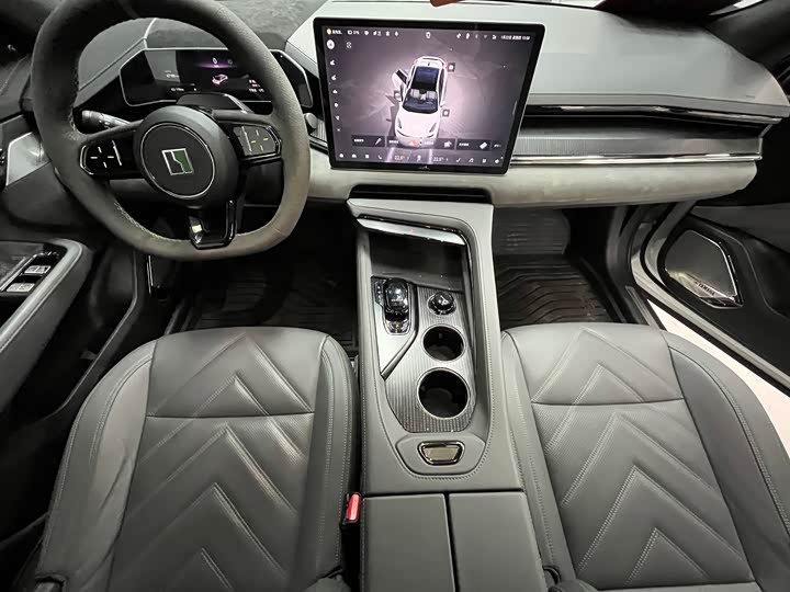 Фото 9 - Zeekr 001