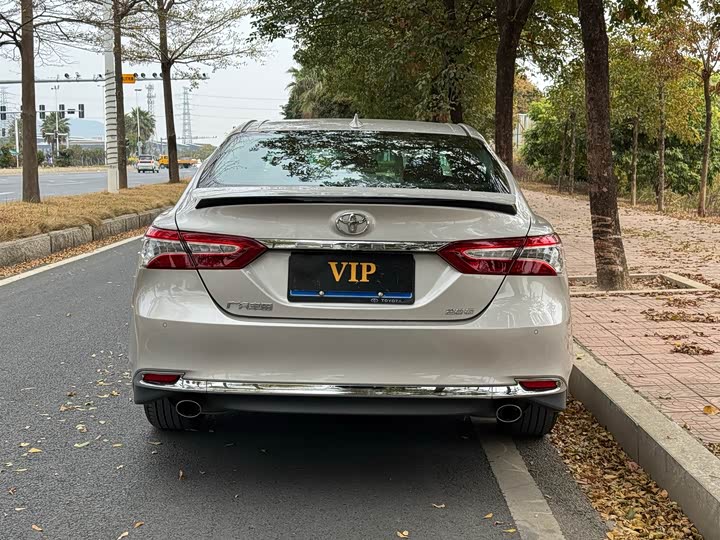 Фото 3 - Toyota Camry