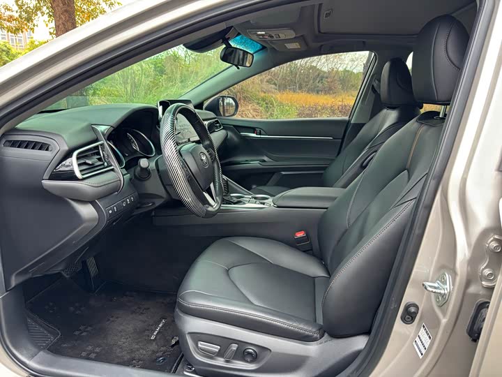 Фото 5 - Toyota Camry