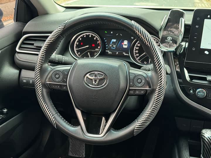 Фото 7 - Toyota Camry