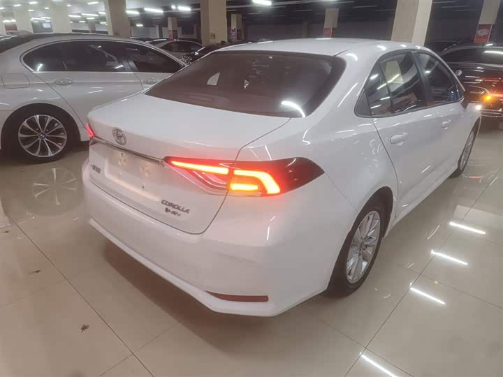 Фото 7 - Toyota Corolla