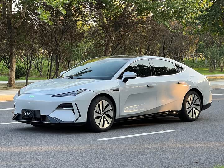 Фото 1 - Geely Galaxy E8