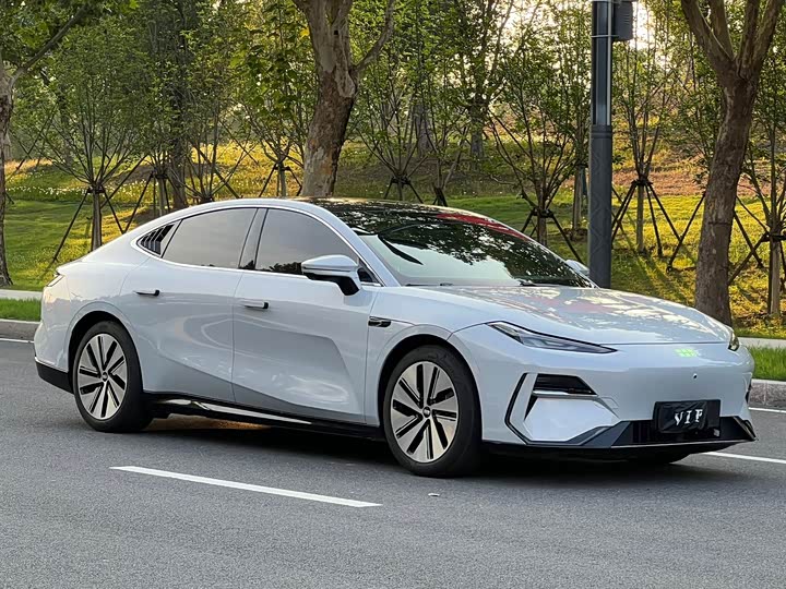 Фото 3 - Geely Galaxy E8