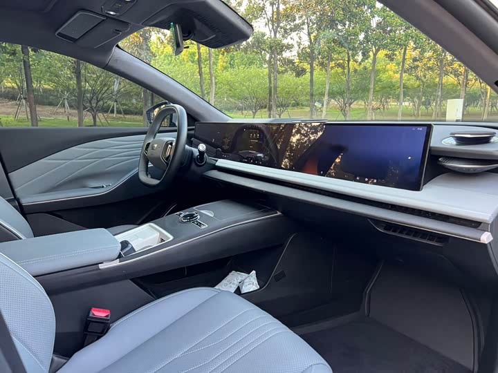 Фото 8 - Geely Galaxy E8