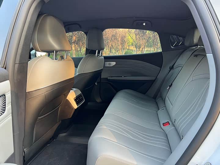 Фото 9 - Geely Galaxy E8