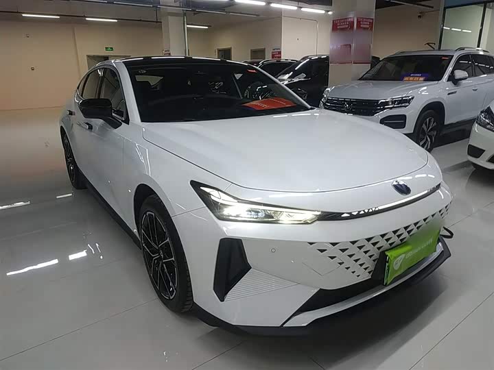 Фото 4 - Changan UNI-V Hybrid