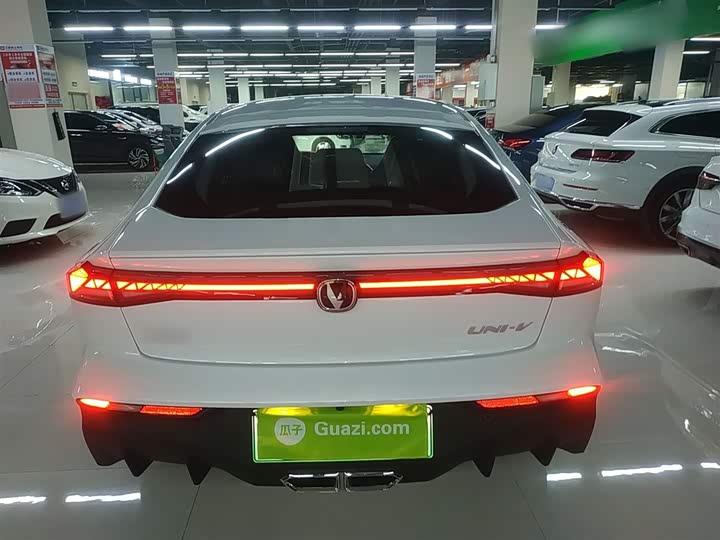 Фото 6 - Changan UNI-V Hybrid