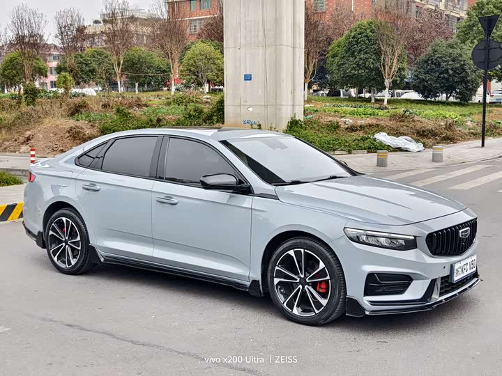 Фото 3 - Geely Preface