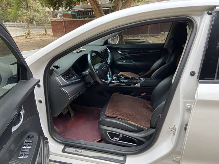 Фото 4 - Geely Emgrand GT