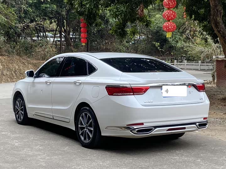 Фото 9 - Geely Emgrand GT