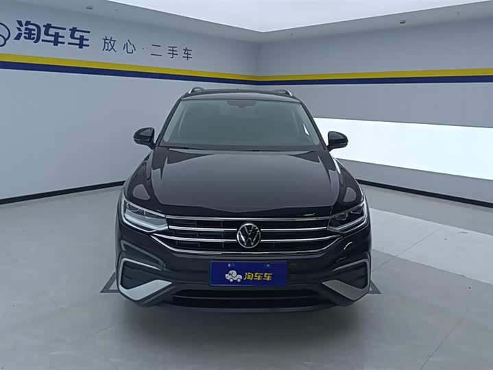 Фото 2 - Volkswagen Tiguan L Pro