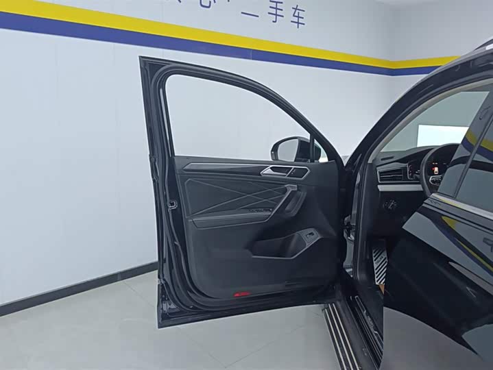 Фото 7 - Volkswagen Tiguan L Pro