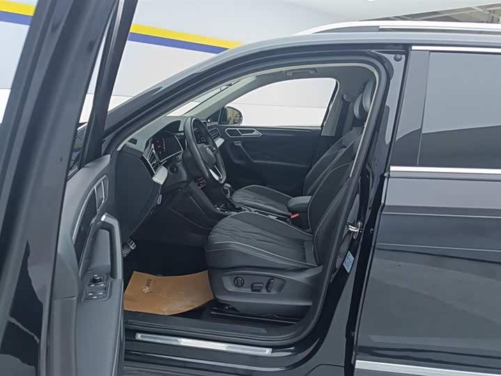 Фото 9 - Volkswagen Tiguan L Pro