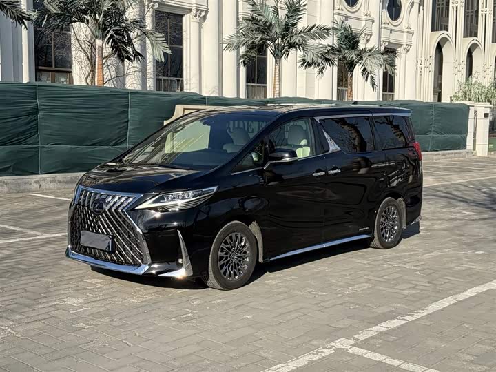 Фото 1 - Lexus LM