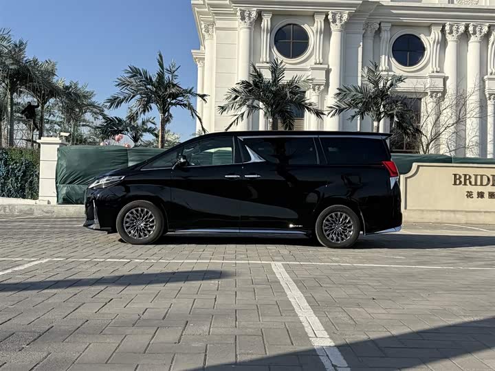 Фото 4 - Lexus LM