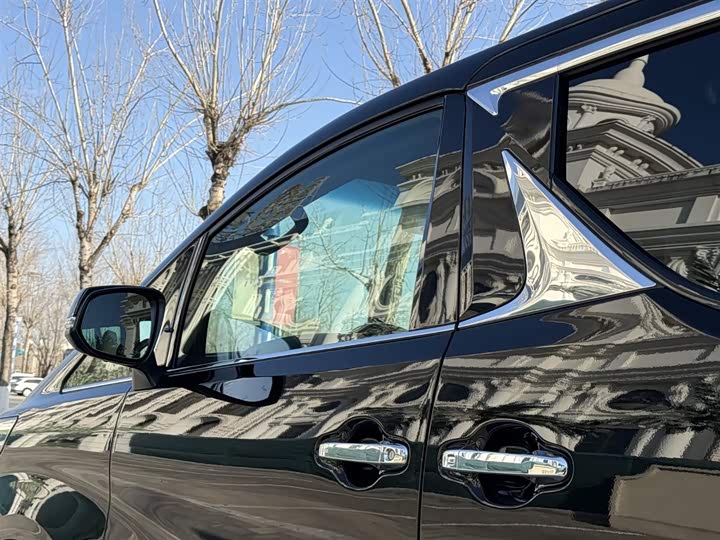 Фото 9 - Lexus LM