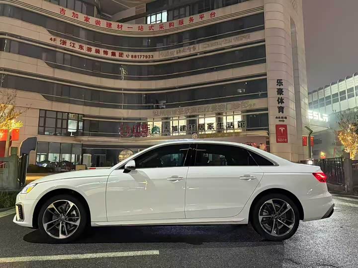 Фото 3 - Audi A4L