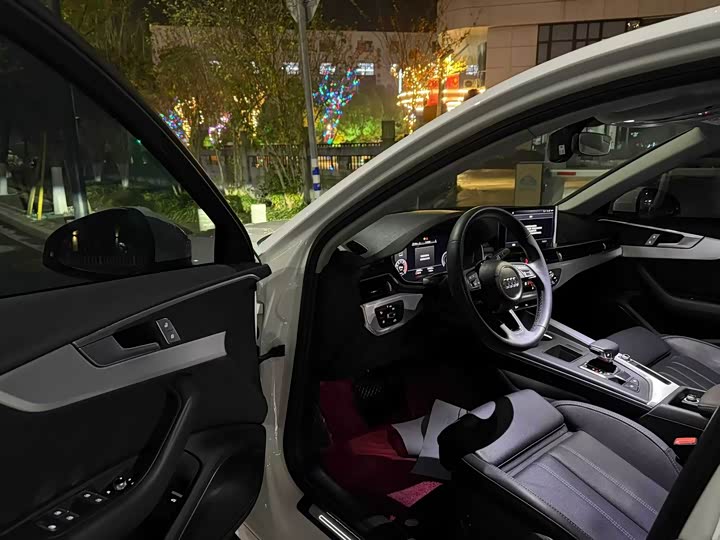 Фото 4 - Audi A4L