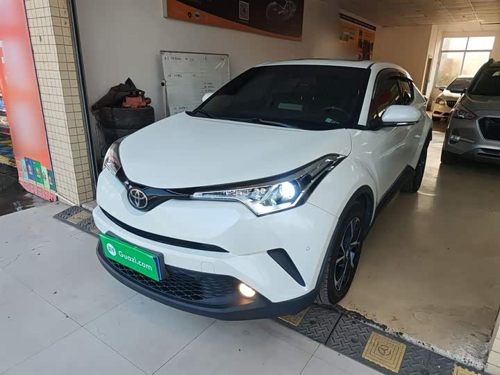 Фото 2 - Toyota C-HR