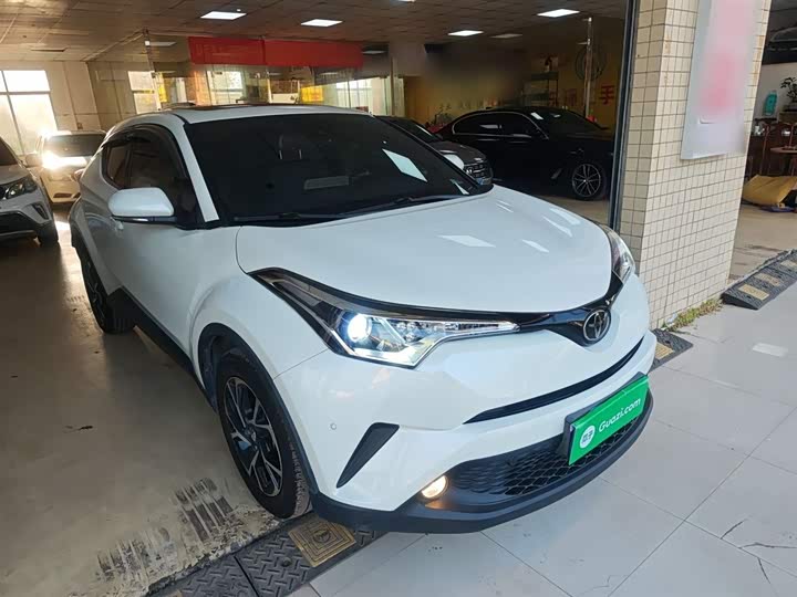 Фото 4 - Toyota C-HR