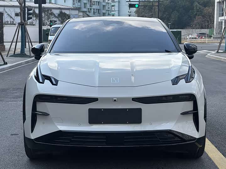 Фото 2 - Zeekr X