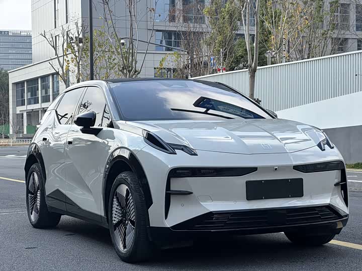 Фото 3 - Zeekr X