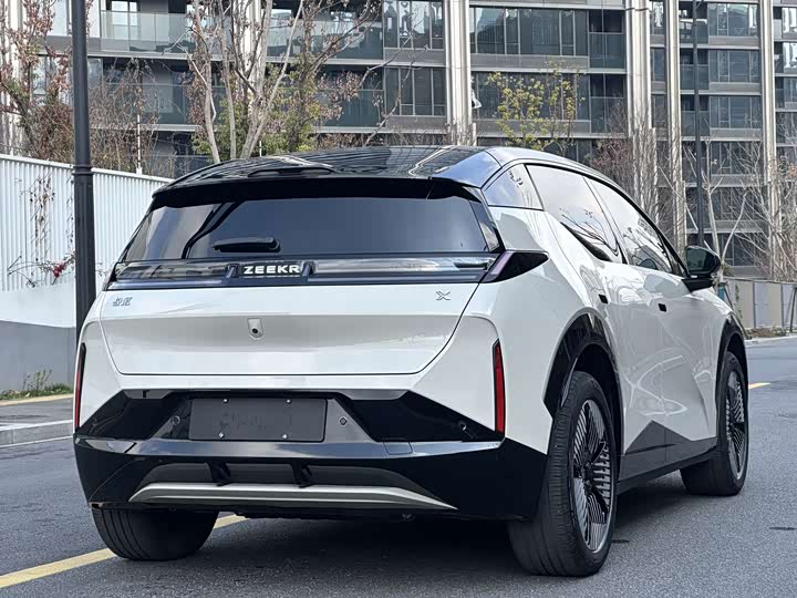 Фото 5 - Zeekr X