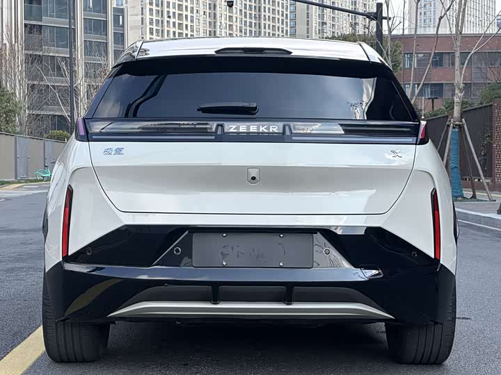 Фото 6 - Zeekr X