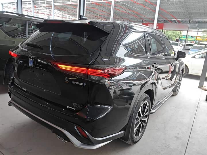 Фото 7 - Toyota Crown Kluger