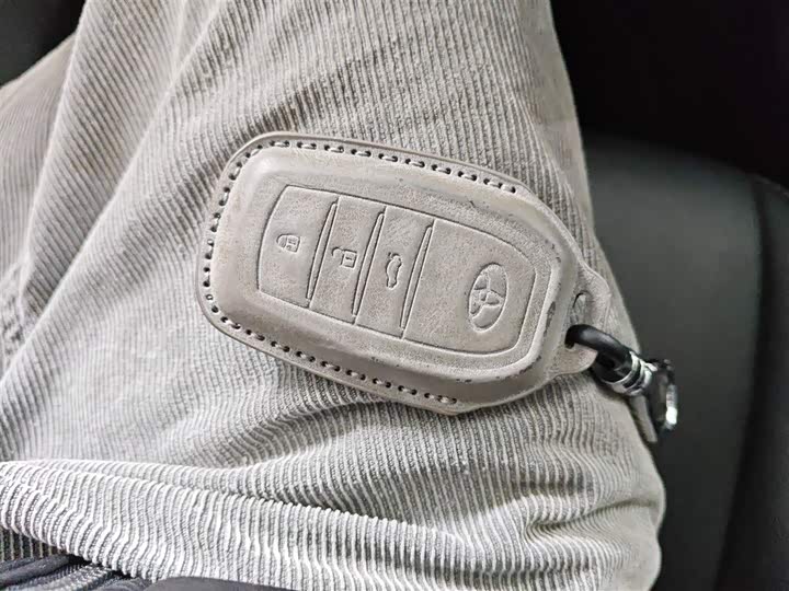 Фото 9 - Toyota Crown Kluger