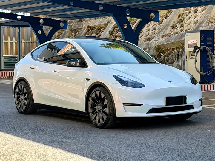 Фото 3 - Tesla Model Y
