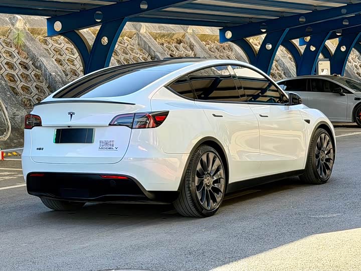 Фото 4 - Tesla Model Y