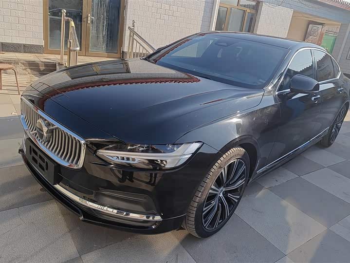 Фото 1 - Volvo S90