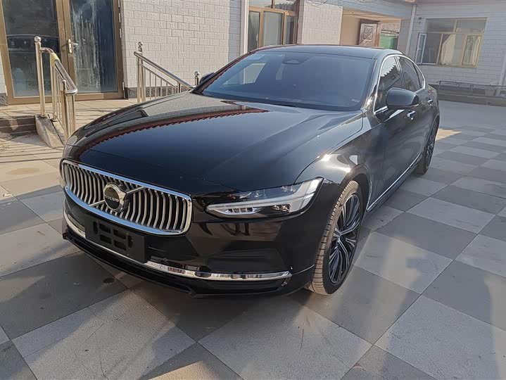 Фото 2 - Volvo S90