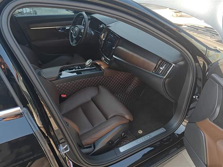 Фото 8 - Volvo S90