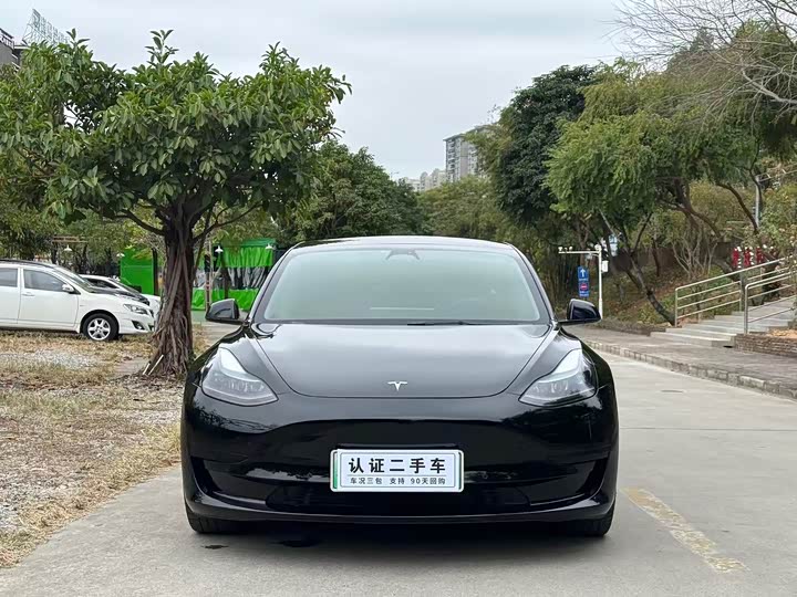 Фото 2 - Tesla Model 3