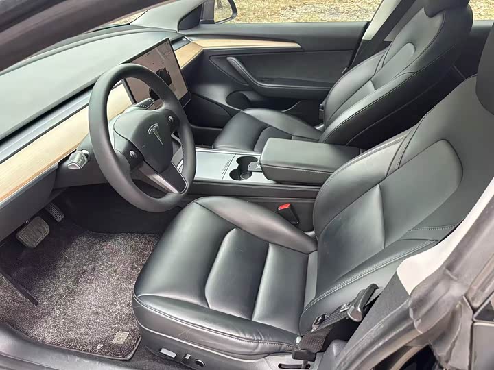 Фото 4 - Tesla Model 3