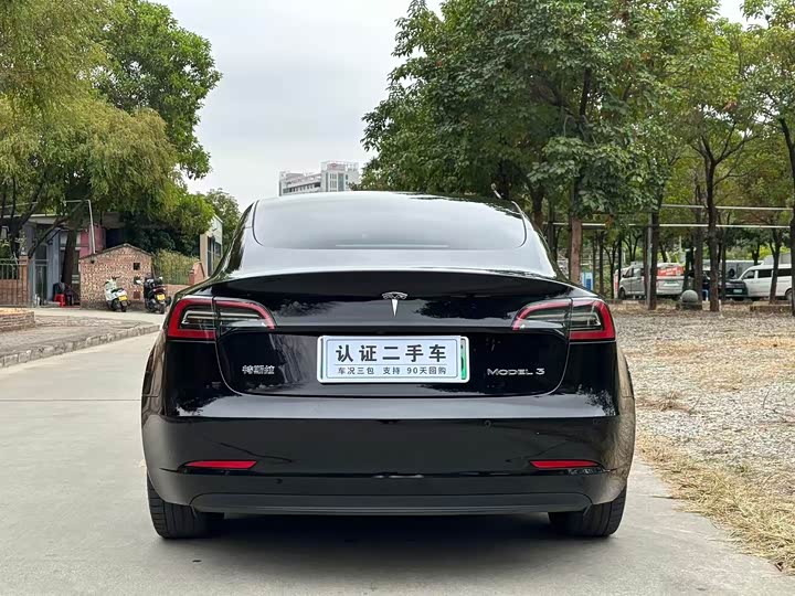 Фото 8 - Tesla Model 3