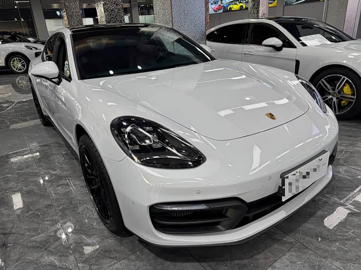 Фото 3 - Porsche Panamera