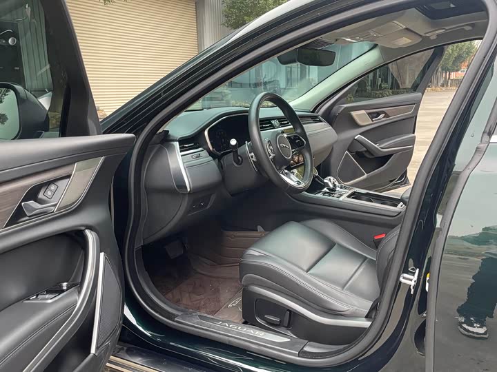 Фото 8 - Jaguar XF L