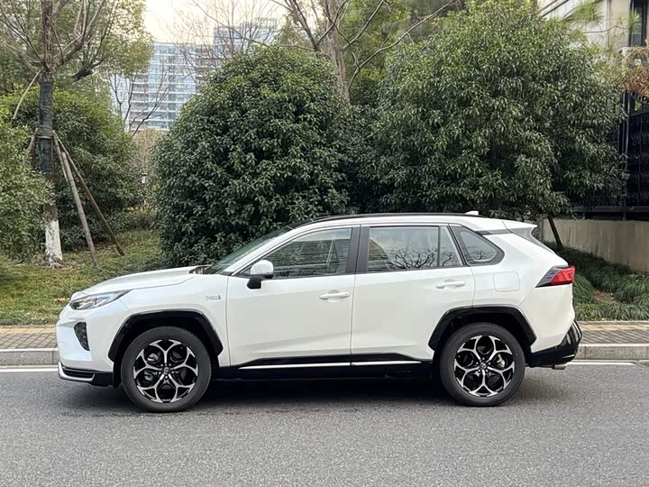 Фото 3 - Toyota Wildlander Hybrid