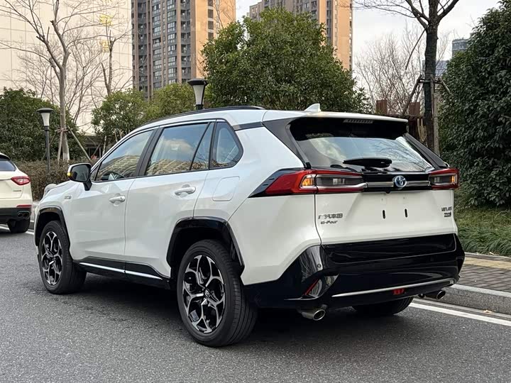 Фото 6 - Toyota Wildlander Hybrid