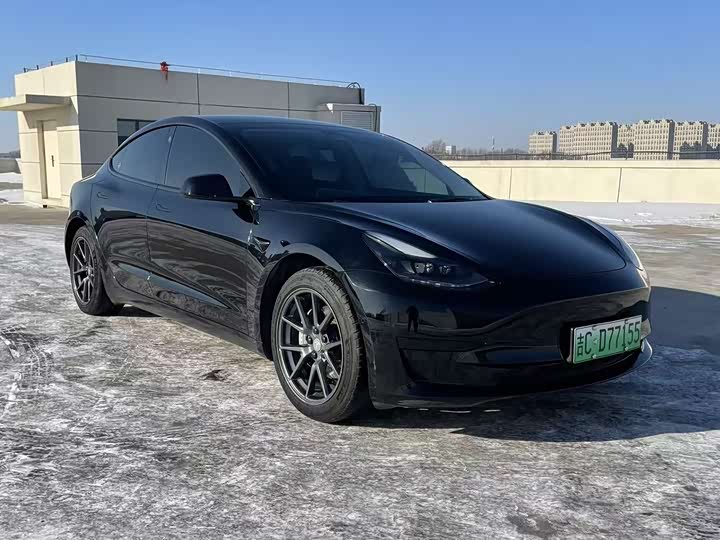 Фото 3 - Tesla Model 3