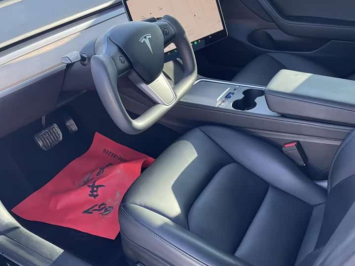 Фото 4 - Tesla Model 3