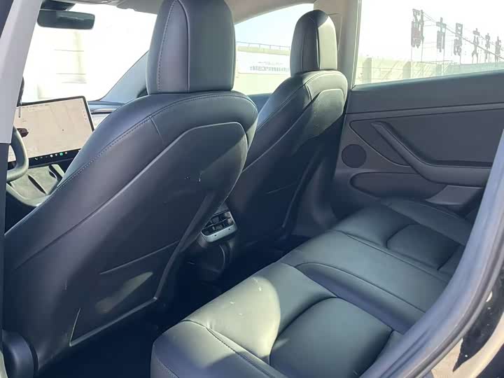 Фото 5 - Tesla Model 3