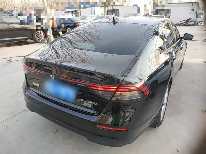 Фото 7 - Honda Accord