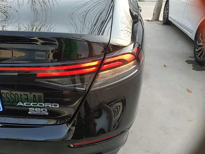 Фото 8 - Honda Accord