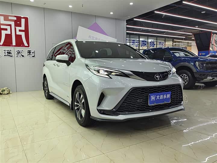 Фото 3 - Toyota Granvia